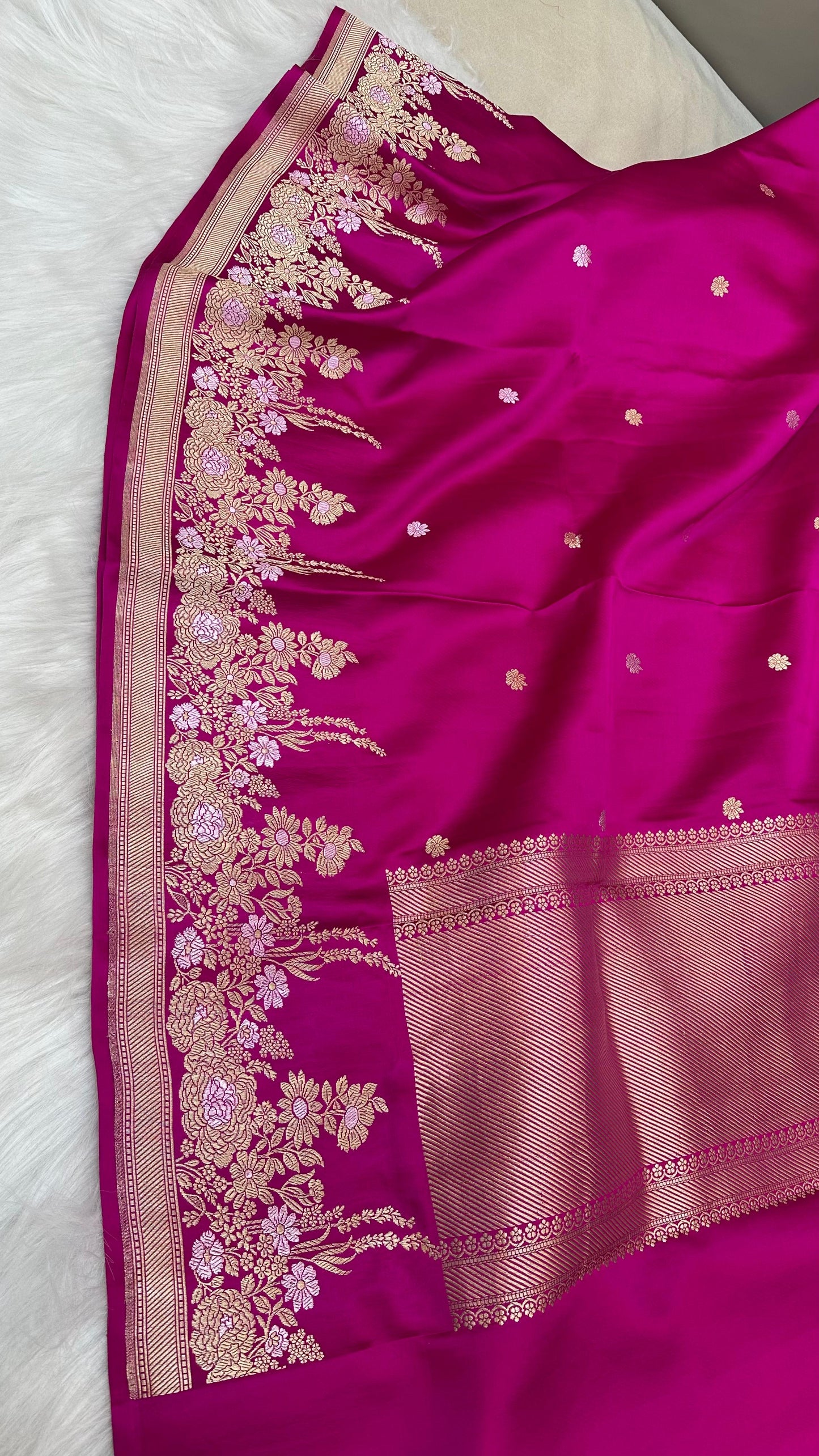 Magenta Mashru Silk Skirt Border Zari Aanchal Banarasi Booti Saree