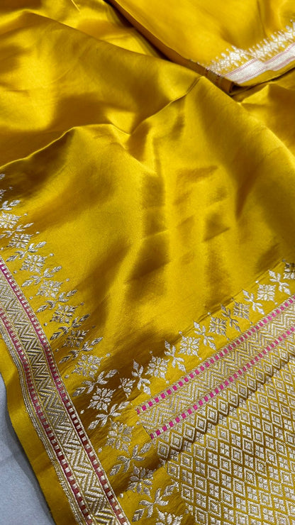 Handwoven Pure Mashru Silk plain Kaduwa Weaving border Saree