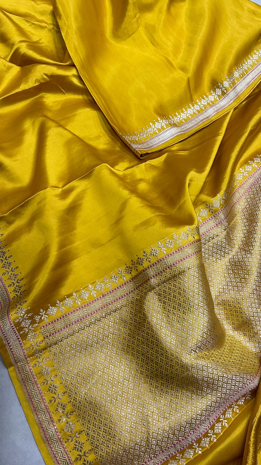 Handwoven Pure Mashru Silk plain Kaduwa Weaving border Saree