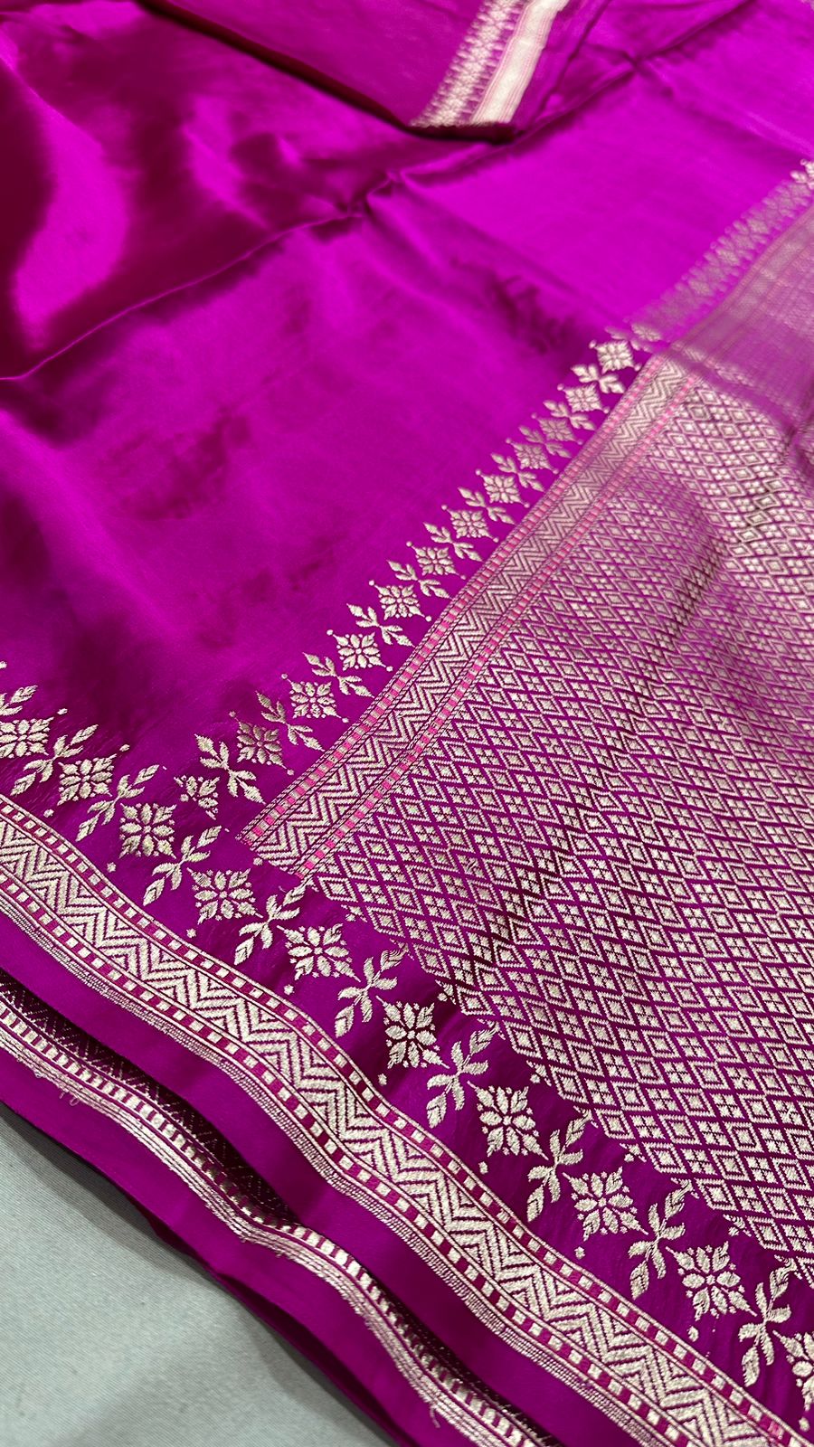 Handwoven Pure Mashru Silk plain Kaduwa Weaving border Saree